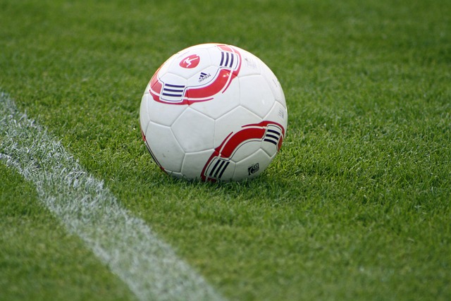 鲁梅尼格：人人都说药厂是热门才让我乐观，拜仁会用表现去回击.